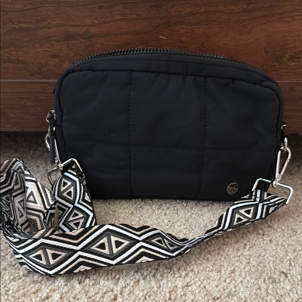 Chic Black Quilted Crossbody Bag with Geometric Strap